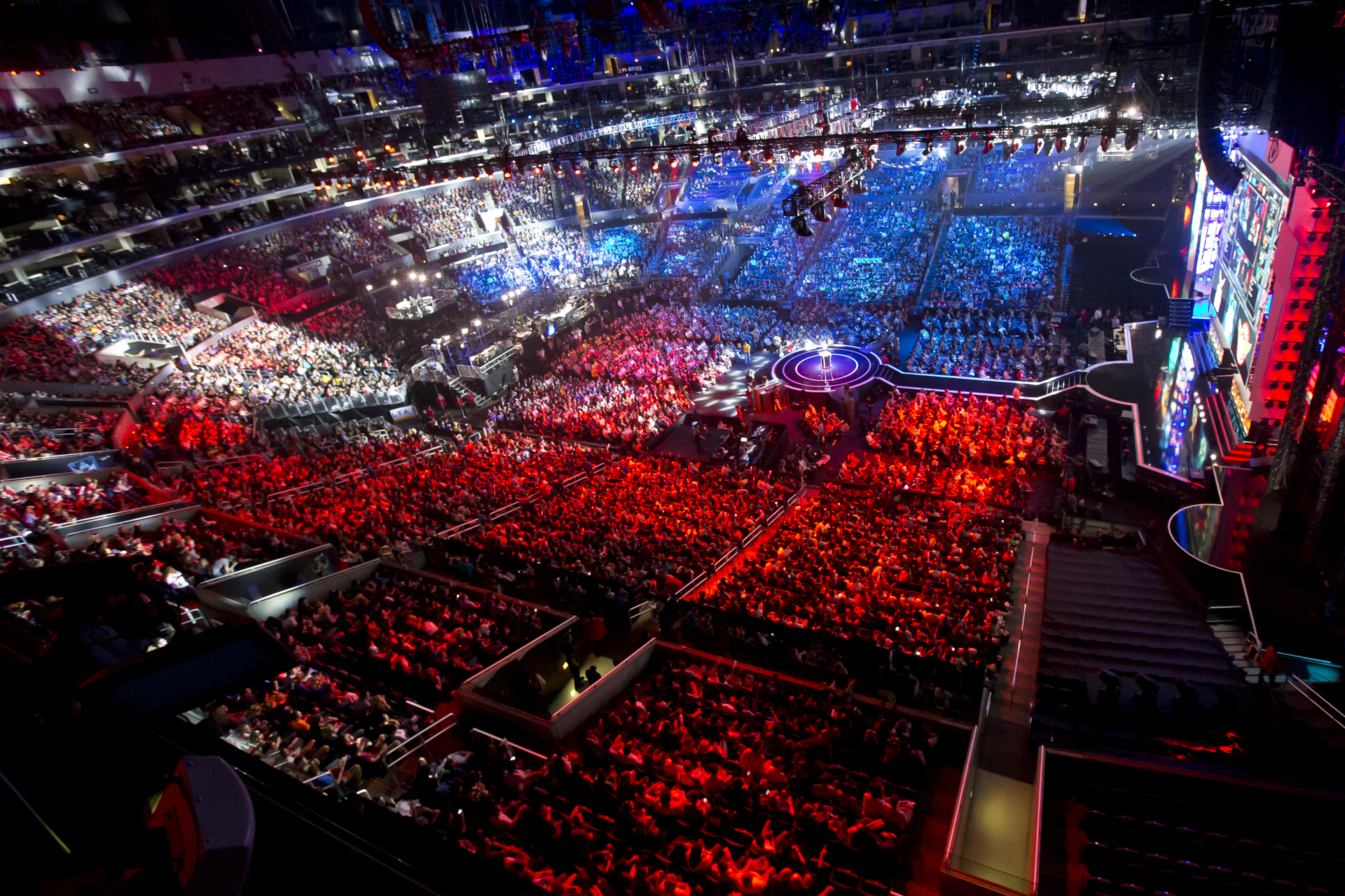 S15淘汰赛英雄麦克风：TES队内沟通清晰，T1沉着冷静。-3377体育电竞